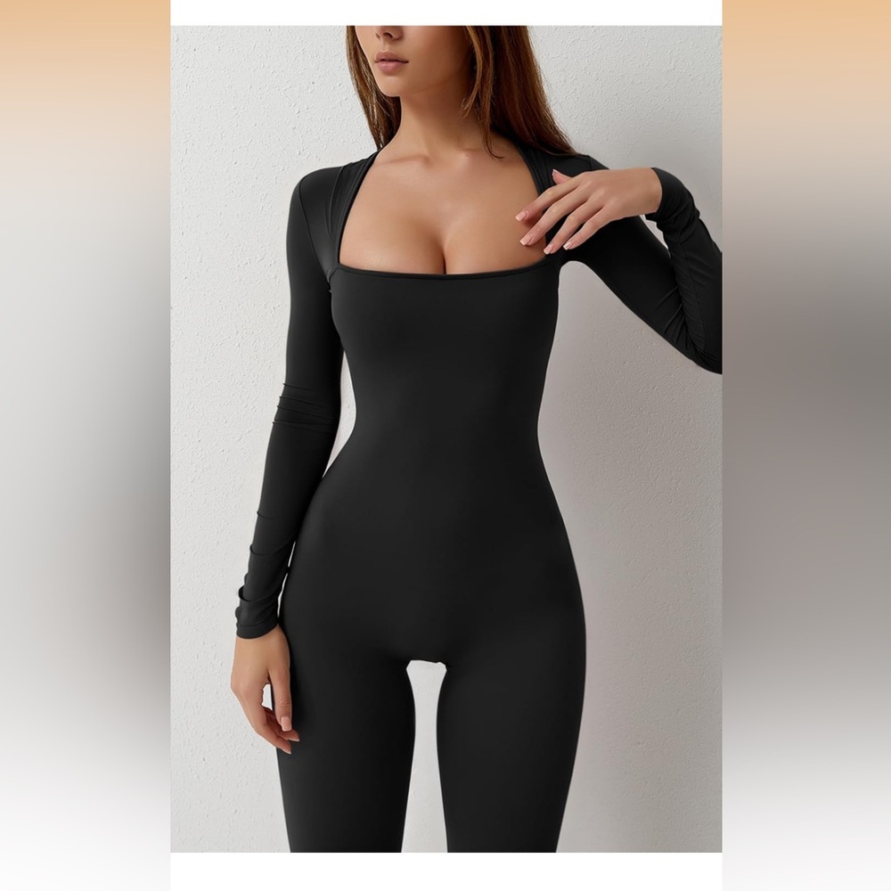 Black Long-Sleeve Fitted Jumpsuit - Women - Picture 3 of 4